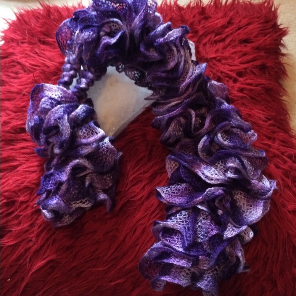 Ruffle neck wrap - Picture 2 of 4